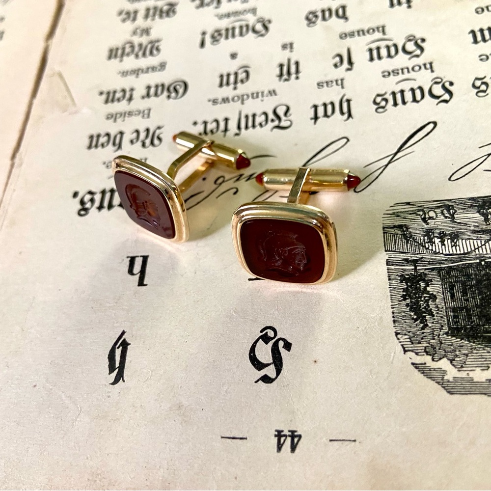Vintage Krementz amber/carnelian color intaglio style cameo gold tone cufflinks
